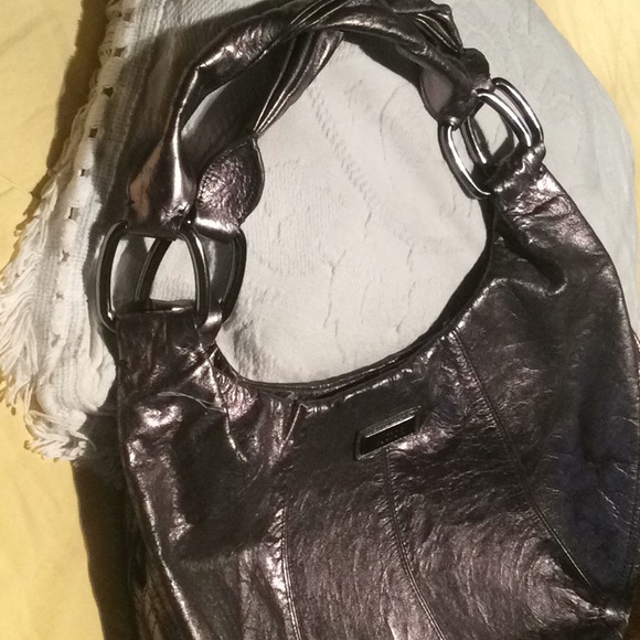 Victor Shoulder Bag - Picture 2 of 6